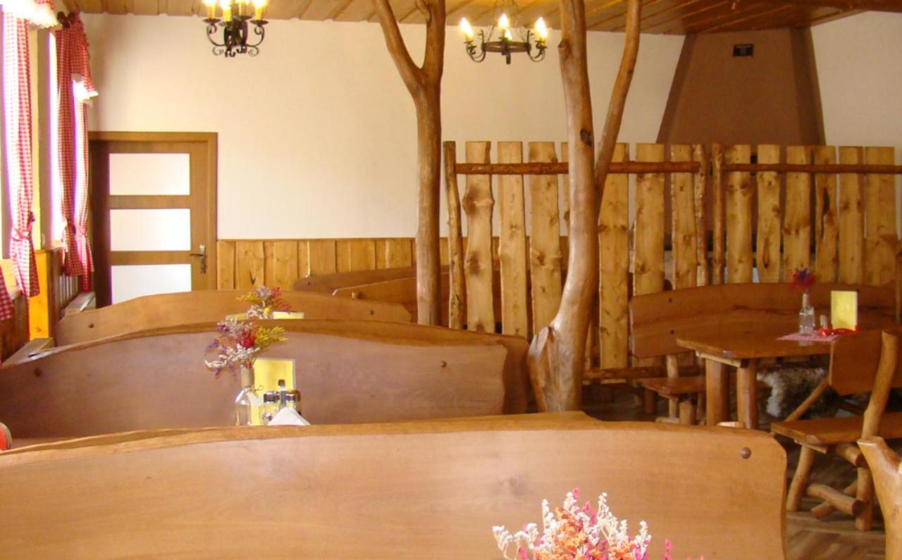 Penzion A Restaurace U Maryny Bocanovice Buitenkant foto